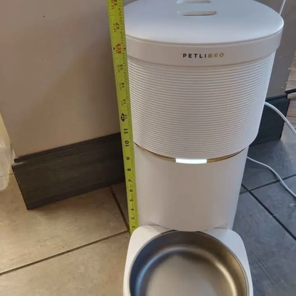 Petlibro Space Automatic pet feeder and vacuum-sealed food storage
